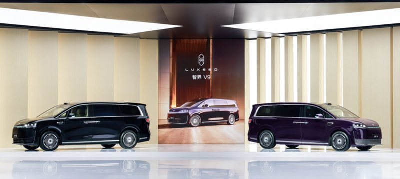 华为春季新品震撼登场,鸿蒙智行三款车型强势布局主流市场。 汽车科技