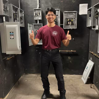  《算法浪潮中的职业抉择：技术极客的生存法则与破局之道》 IT技术