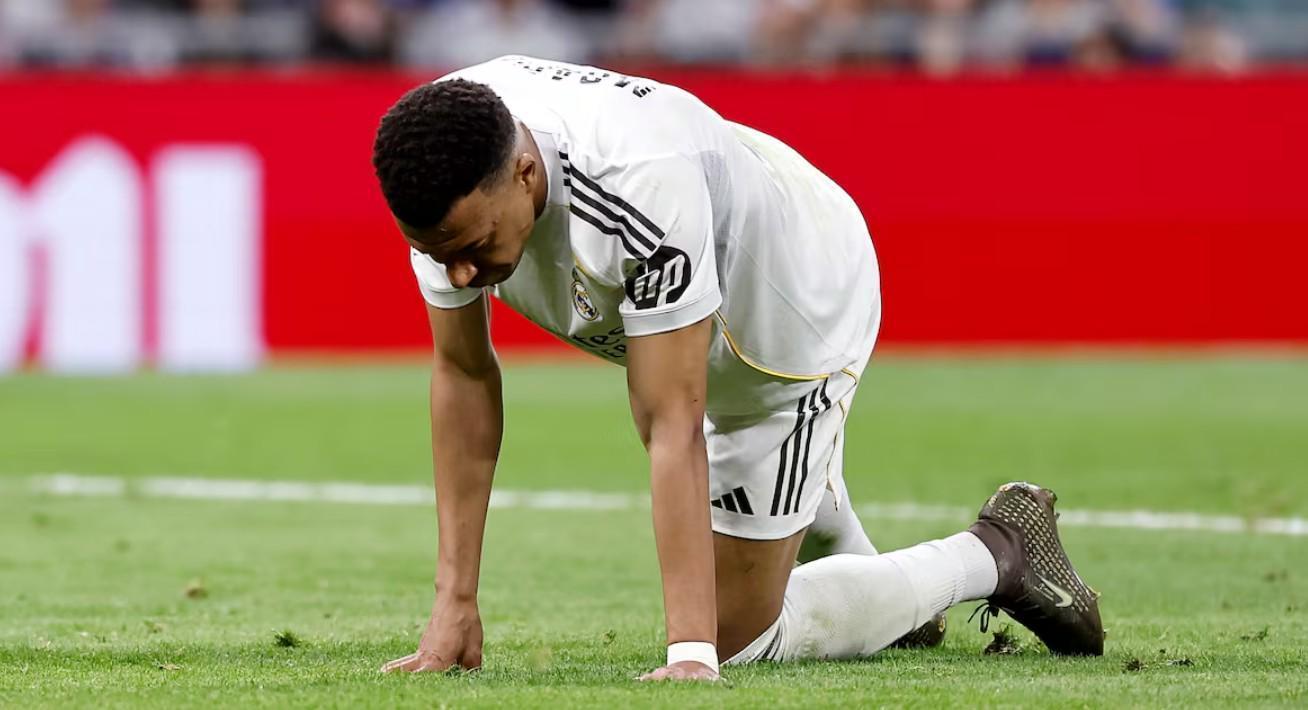 皇马9号的技术塌陷：从效率怪兽到射门黑洞的系统性复盘 体育新闻