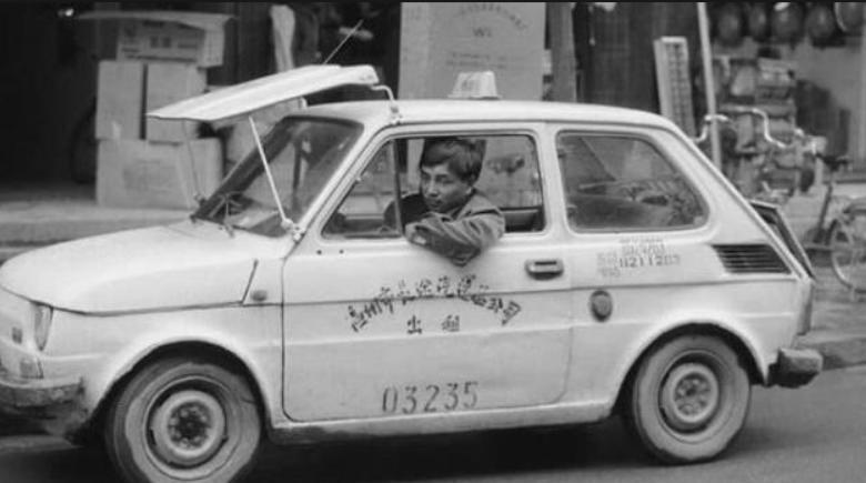  老舅的铁皮车厢里，装着整整一代人的热血与眼泪 情感心理