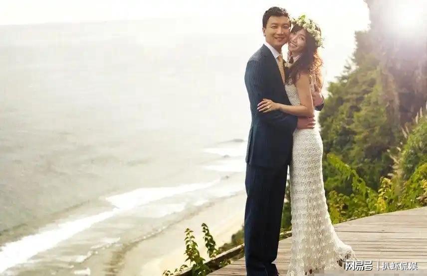  “背影经济学”：从侯佩岑悉尼度假看明星家庭的隐私守护之道 娱乐新闻