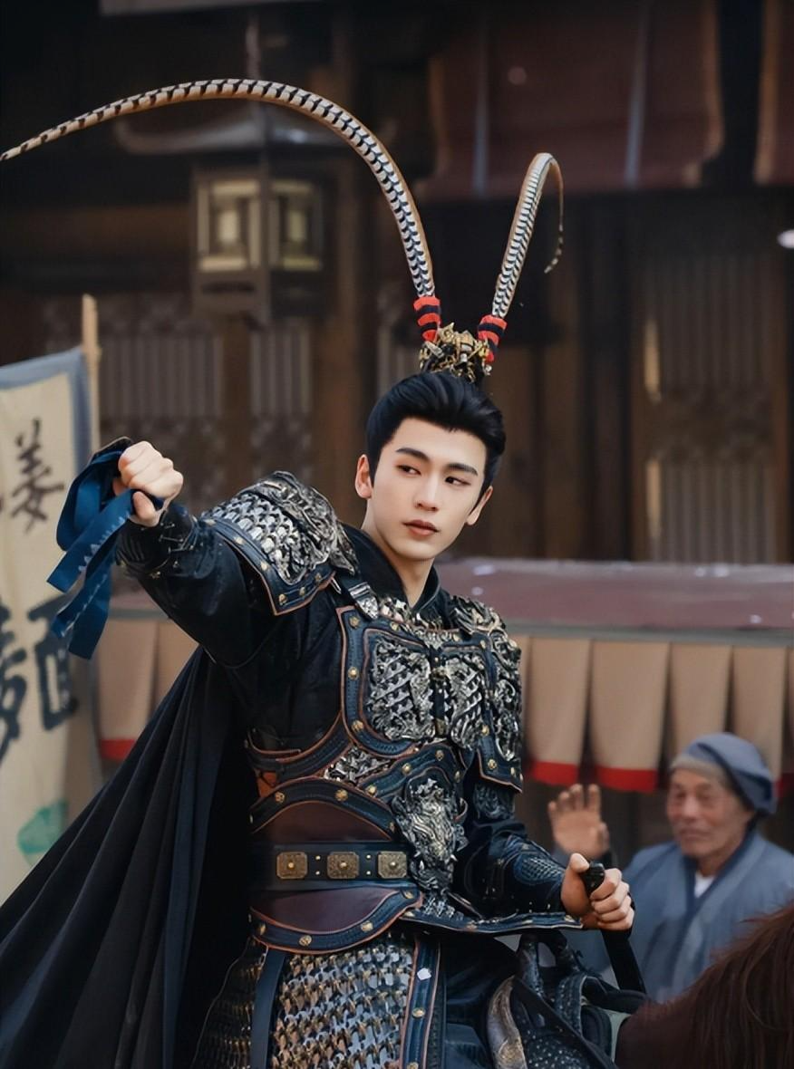  《逐玉》庆功宴背后的行业博弈：C位之争与九年恩怨的破局密码 娱乐新闻