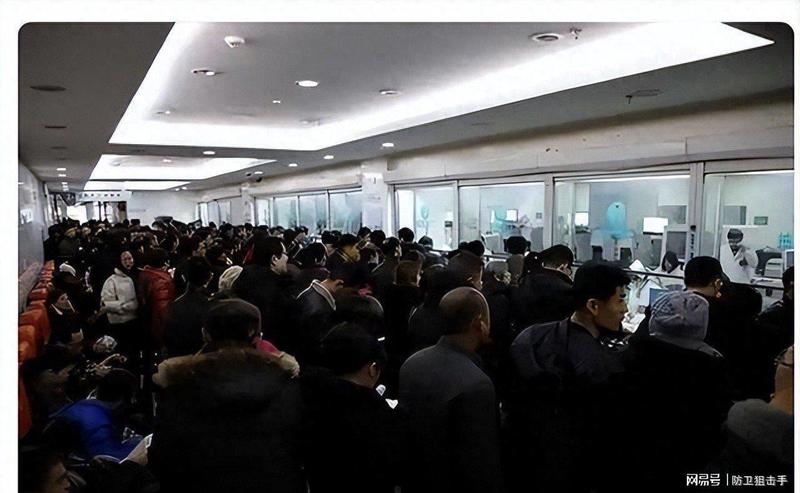 王阿姨的看病记：从凌晨排队到社区问诊，医改改变了一个家庭的求医之路